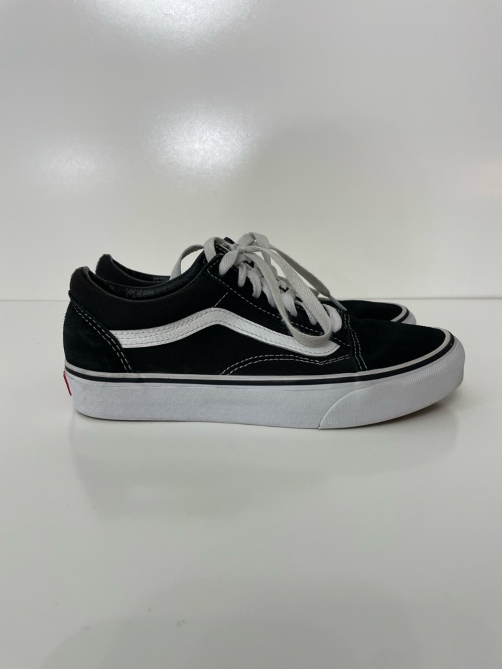 Vans Old Skool Black Low Top Canvas Skate Shoes, Mens size 6, Women’s size 7.5